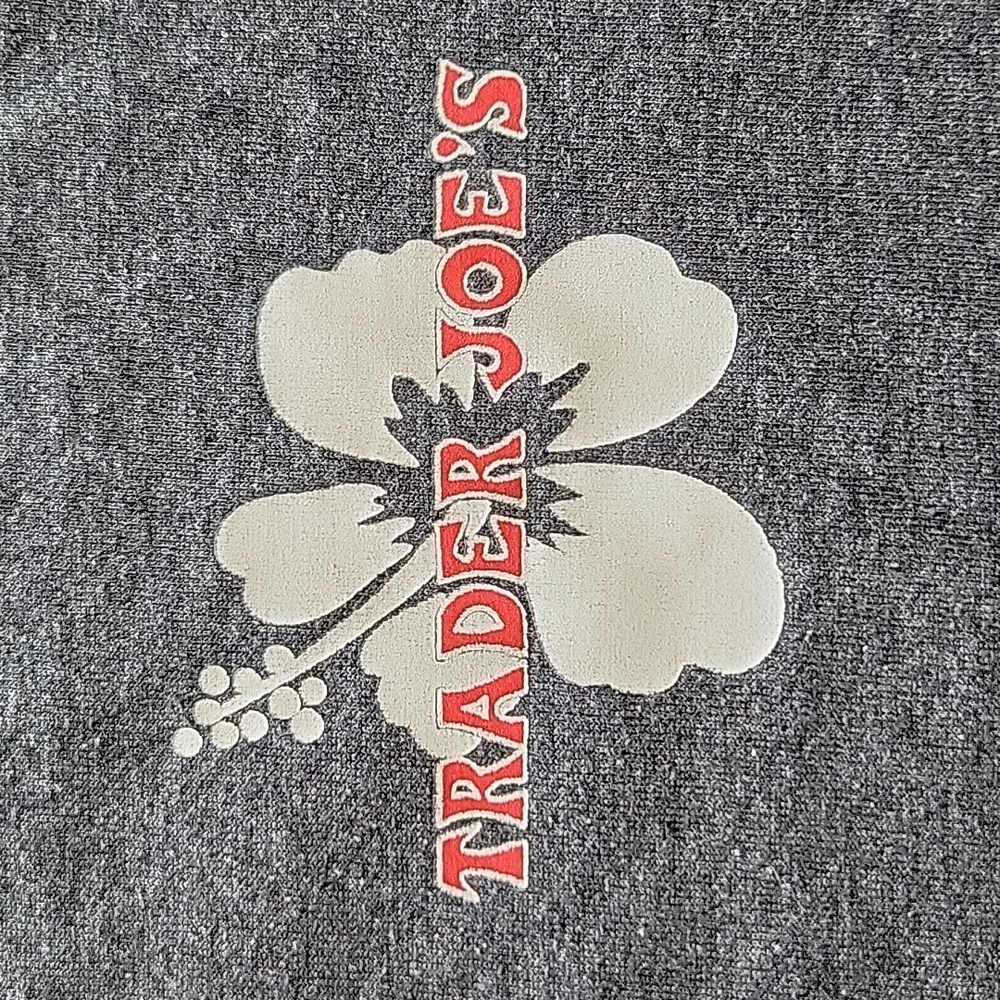 Trader Joe’s Graphic Crew Neck t-shirt Large
